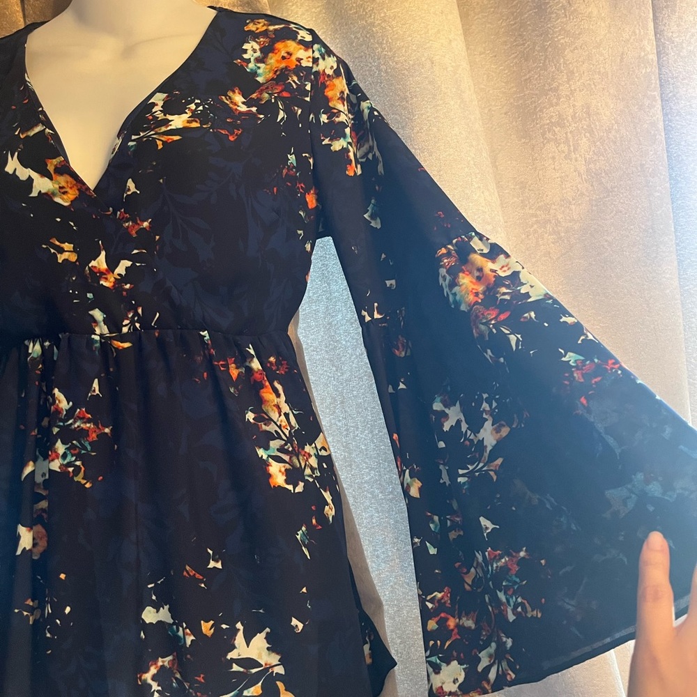 Navy floral top